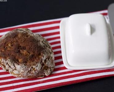 Der frühe Vogel und kernige Roggen-Dinkel-Brötchen