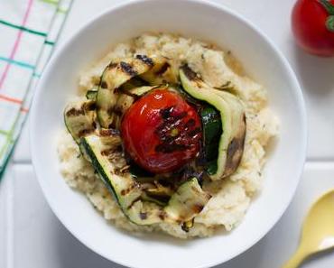 Käsepolenta mit gegrillten Zucchini und Tomaten