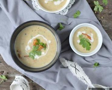 Cremige Eierschwammerl Suppe mit Petersilie und Kartoffeln / Creamy Chanterelle Soup with Parsley