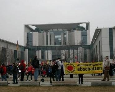 erste Fotos der Mahnwache für Fukushima