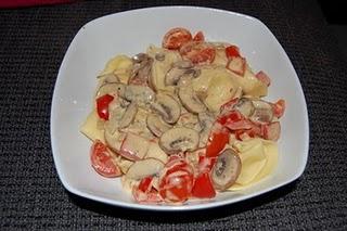 Mein Sonntagsmenü: Käse-Tortellini mit einer selbst kreiierten Sauce ;)