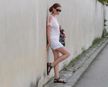 {OOTD} Weiß und bunte Blumen