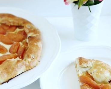 Aprikosen Galette - oder Aprikosen Wähe im Kleid einer Galette
