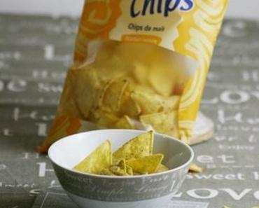 Mais Chips und Guacamole