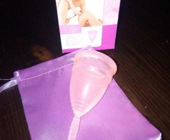 Die Familienmanagerin testet: Die Menstruationstasse als Alternative zu Binden & Tampons