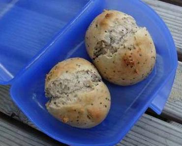 Schnelle Joghurtbrötchen mit Chia