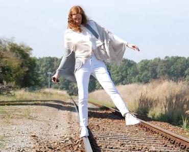 {OOTD} Weiß und Grau Poncho