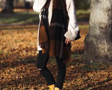 Outfit mit Timberland Boots, Marc Jacobs Brille und Oversize Pullover