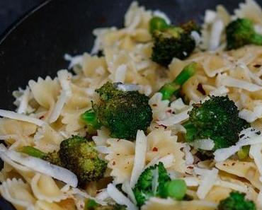 Farfalle mit Brokkoli, Chili und Pecorino