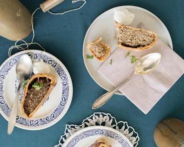 Faschierter Braten [Hackbraten] im Blätterteig / Meatloaf in a Pastry Crust