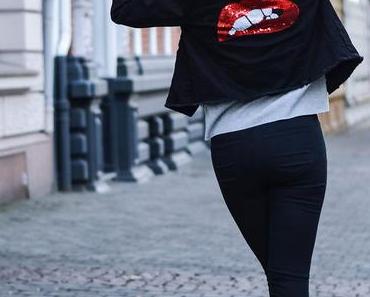 Outfit: Oversized Kiss Jacket, High Waist Denim & Kiss Bag