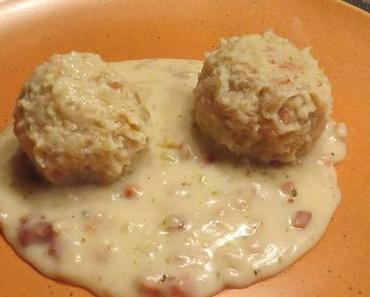 Sauerkraut-Knödel mit Specksauce