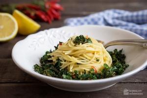Grünkohl-Spaghetti mit Zitrone & Chili