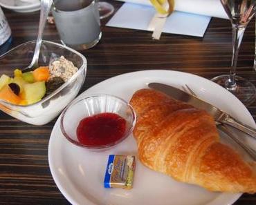 Sonntagsbrunch im Rosenmeer