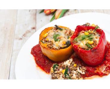 Rezept: Mit Quinoa gefüllte Paprika in Tomatensoße