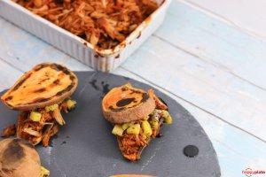 Pulled Jackfrucht Süßkartoffel-Sandwich mit Mangosalat