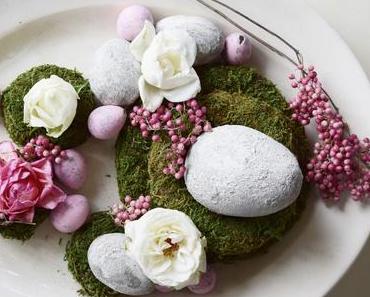 Deko mit verwelkten Rosenblüten
