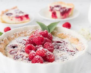 Himbeer-Cheesecake-Tarte mit Holunderblütensirup
