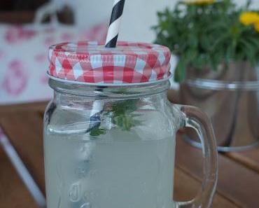 Eisgekühlte Zitronenlimonade