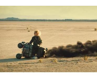 Vater dreht mit seinen Söhnen eine „Mad Max“ Trailer Parodie