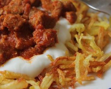 Çökertme Kebabi / Kebap mit gebratene Fleisch und Kartoffelspalten mit Knoblauch-Joghurtsoße