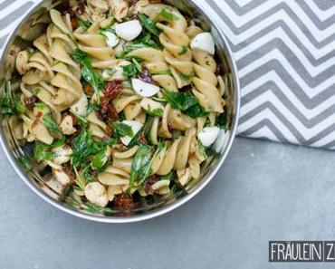 Mediterraner Nudelsalat