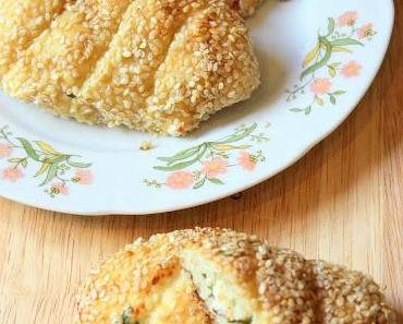 Simit Poğaça oder Sesam-Teigtaschen