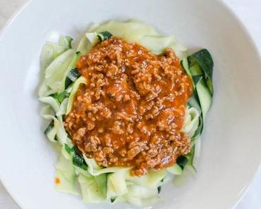Zucchini Bandnudeln mit Bolognese