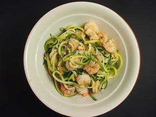 Zucchini-Spaghetti mit Garnelen