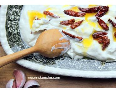 Eroin / Scharfe Mezze mit Knoblauch-Joghurt