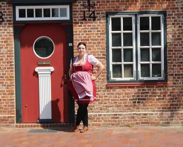 Outfit an der Nordsee Bilderflut mit Dirndl in Cuxhaven.