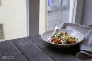 Lauwarmer Pasta-Salat mit Tomaten & Ricotta