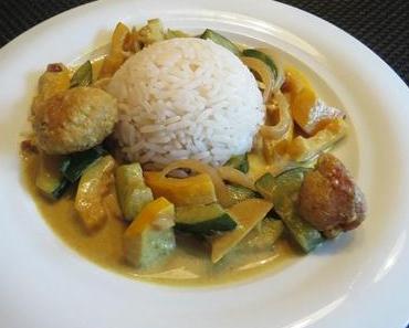 Gurkencurry mit Putenhackbällchen