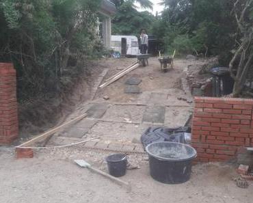 Niemand hat die Absicht eine Mauer zu bauen-Urlaub zu Hause-Tag 16-bauen einer Auffahrt