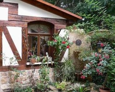 Alte Materialien richtig verarbeitet sind eine Bereicherung für die Gestaltung eines Gartenhauses
