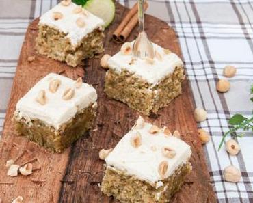 Zucchini-Gewürzschnitten mit Haselnüssen und Brown Butter Frosting