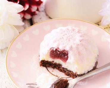 Panna Cotta Velvet Dahlien mit Fruchtpralinenkern