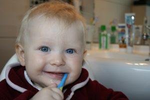 Erste Zähne und Babyzahn-Pflege