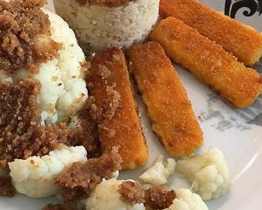 Wilder disziplinierter Reis, Blumenkohl und Fischstäbchen mit Bröseltopping #foodporn – via Instagram