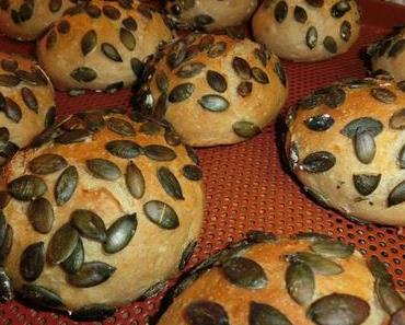 Kürbiskernbrötchen mit Vor- und Sauerteig