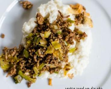 Blumenkohlpüree mit Hackfleisch und Lauch