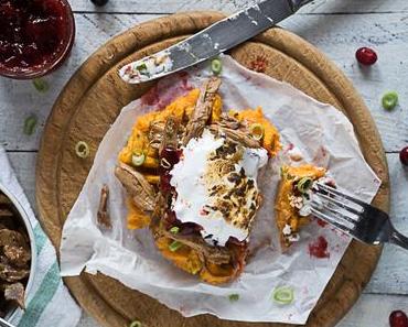 Thanksgiving Süßkartoffel Waffeln mit spiced Turkey, Cranberry Sauce und roasted Marshmallow Fluff {Werbung}