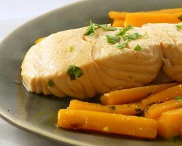 In Sauternes pochierter Lachs mit karamellisierten Karotten