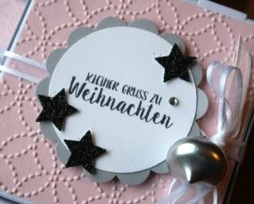 Zarte weihnachtliche Pizzaschachtel in Puderrosa