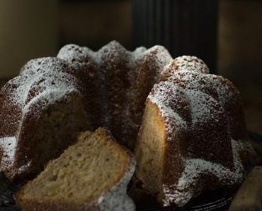 Spekulatius-Gugelhupf mit Apfel