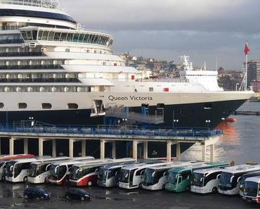 Queen Victoria von Cunard eröffnet Kreuzfahrtsaison 2018 in Hamburg