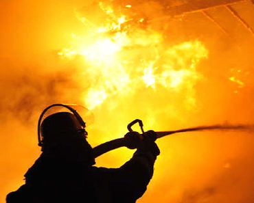 Feuer am Puig de Maria in Pollença