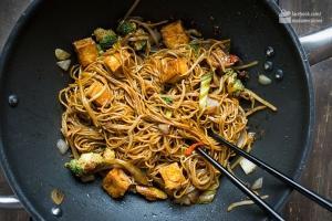 Chinesische Eier-Nudeln mit gebratenem Tofu