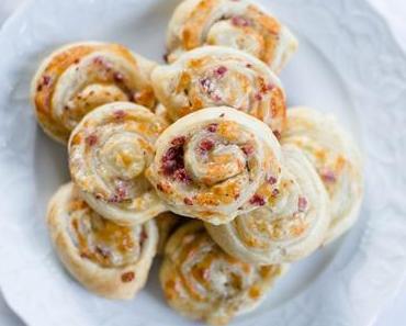 Blätterteigschnecken mit Speck und Schmand