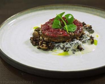 Beef Tatar, lauwarm mit Senf-Linsen und Milch